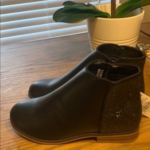 Women’s Chelsea Style Shoes